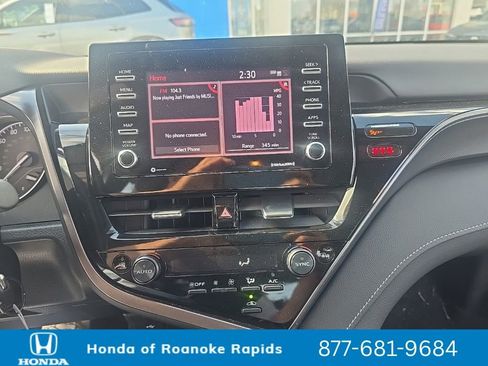 Used 2024 Toyota Camry SE image 14