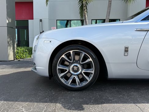 Used 2017 Rolls-Royce Dawn image 16