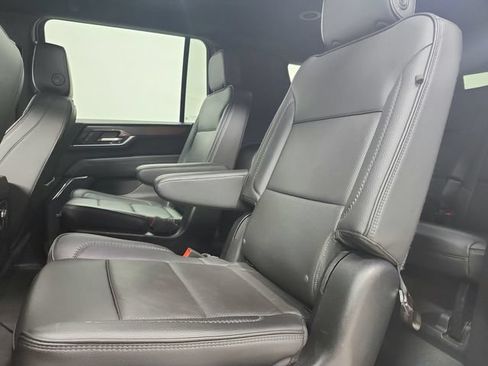 Used 2025 GMC Yukon XL Denali AWD/4WD image 11