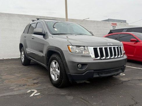 Used 2012 Jeep Grand Cherokee Laredo w/ Laredo E Group image 2