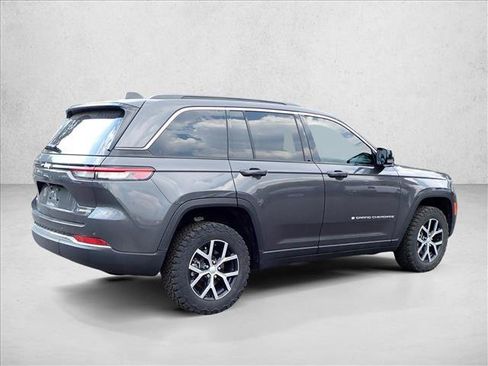 Used 2024 Jeep Grand Cherokee Limited AWD/4WD image 13