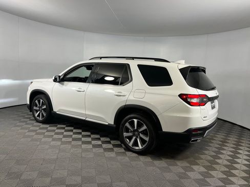 Used 2024 Honda Pilot Touring image 9