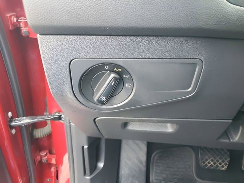 Used 2019 Volkswagen Tiguan S image 32