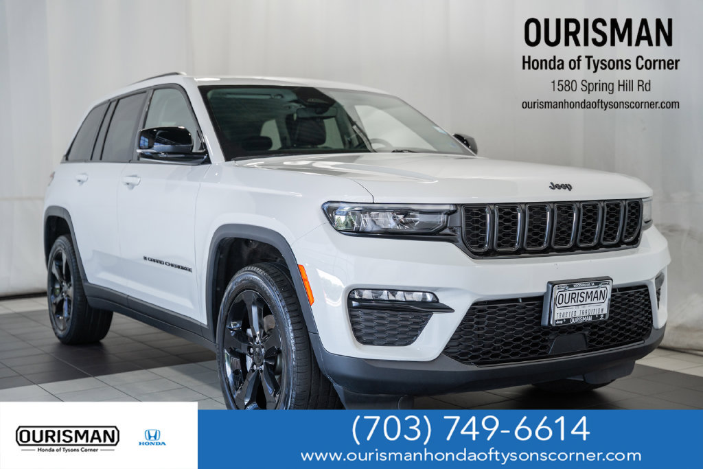 Used 2023 Jeep Grand Cherokee Limited w/ Black Appearance Package AWD/4WD image 1