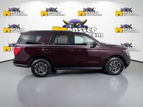 Used 2023 Ford Expedition XLT image 4