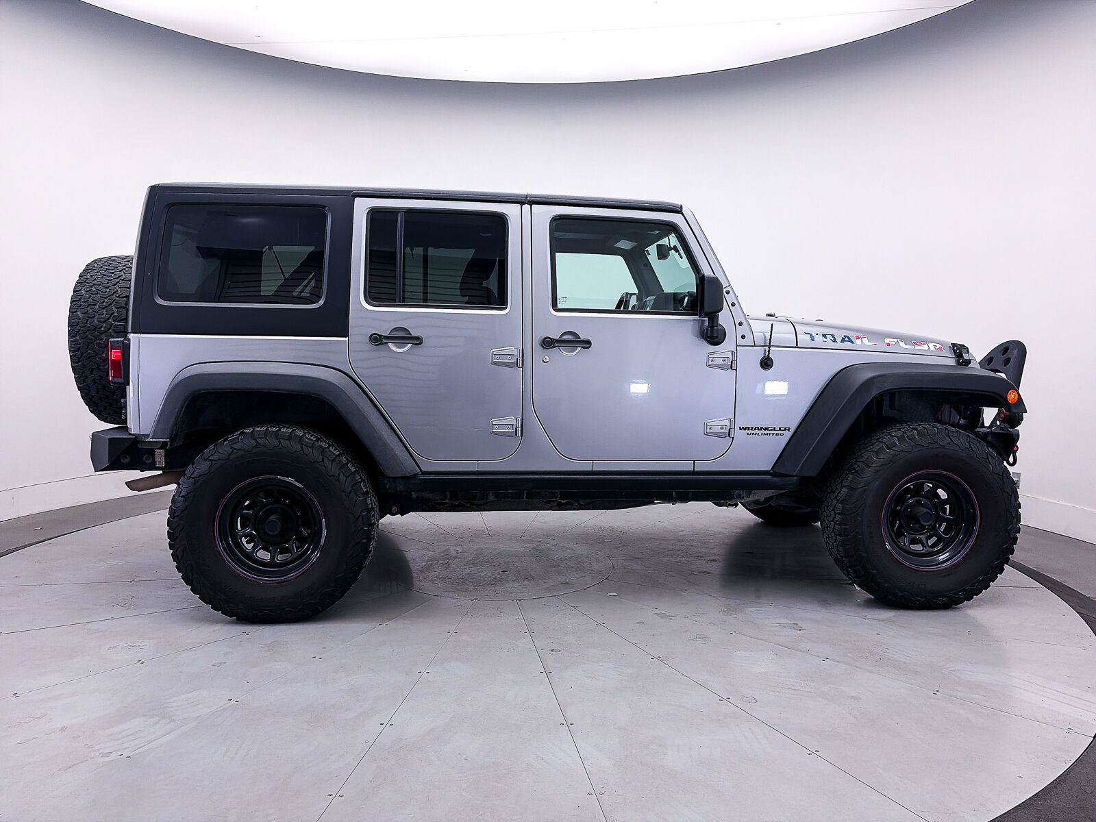 Used 2017 Jeep Wrangler Unlimited Rubicon AWD/4WD image 29