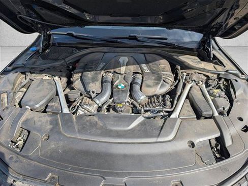 Used 2019 BMW 750i w/ M Sport Package RWD image 22