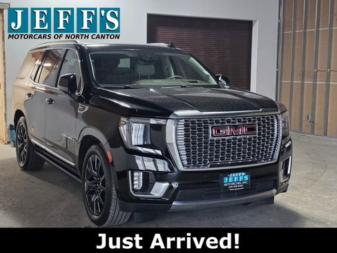 Used 2023 GMC Yukon Denali w/ Denali Reserve Package image 3
