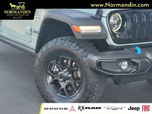 Used 2024 Jeep Wrangler Unlimited AWD/4WD image 3