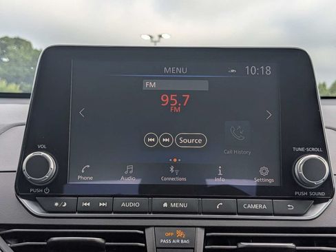 Used 2025 Nissan Altima 2.5 SV FWD image 16
