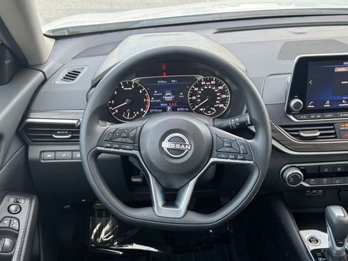 Used 2025 Nissan Altima 2.5 SV image 29