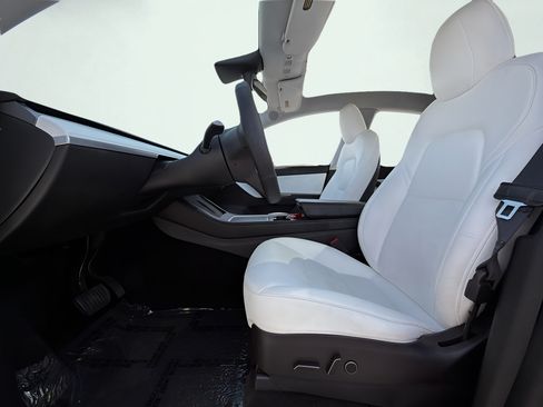Used 2021 Tesla Model Y Long Range AWD/4WD image 30