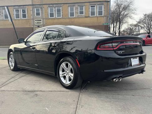 Used 2017 Dodge Charger SE image 7