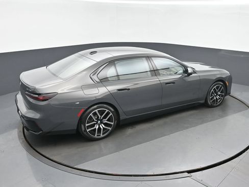 Used 2023 BMW i7 xDrive60 AWD/4WD image 36