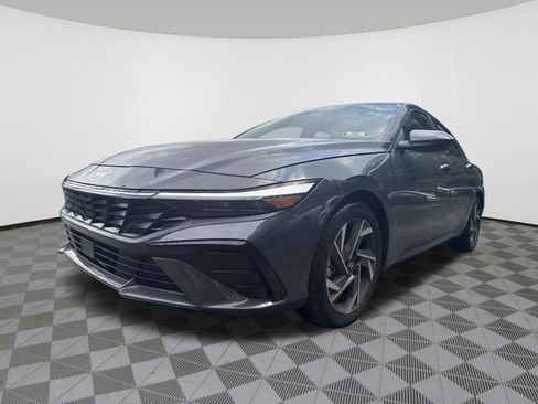 Certified 2025 Hyundai Elantra SEL FWD image 3
