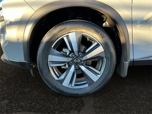 Used 2022 Nissan Rogue SL w/ SL Premium Package image 12