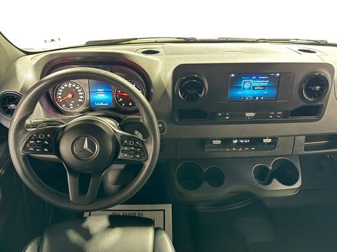 Used 2022 Mercedes-Benz Sprinter 2500 image 12