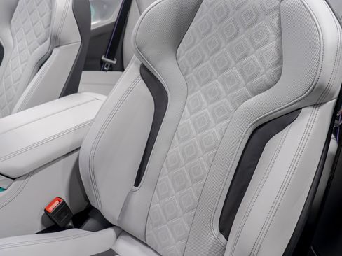 Used 2025 BMW M8 Competition image 45