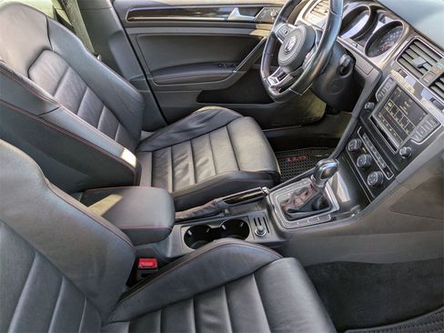 Used 2017 Volkswagen GTI SE image 36
