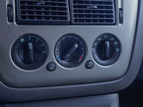 Used 2005 Ford Explorer Sport XLT image 28