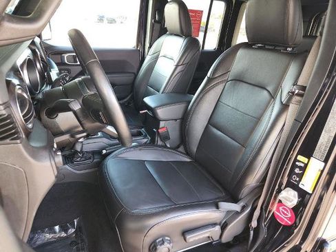 Used 2021 Jeep Wrangler Unlimited Sahara image 12