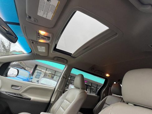 Used 2016 Toyota Sienna image 20