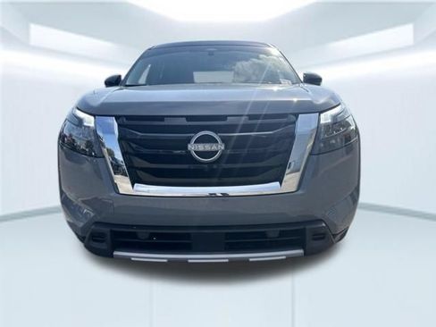 Used 2025 Nissan Pathfinder Platinum w/ Cargo Package AWD/4WD image 2