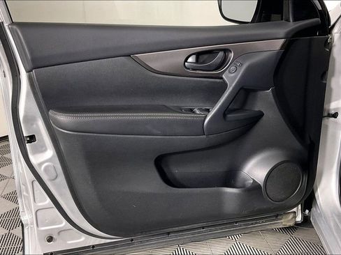 Used 2022 Nissan Rogue Sport S image 24