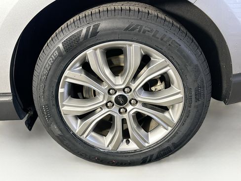 Used 2024 Ford Edge Titanium image 11