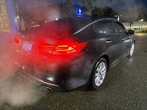 Used 2018 Kia Optima EX w/ Premium Package image 10