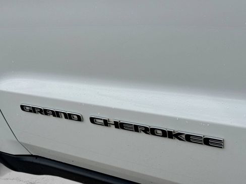 Used 2021 Jeep Grand Cherokee Limited AWD/4WD image 15