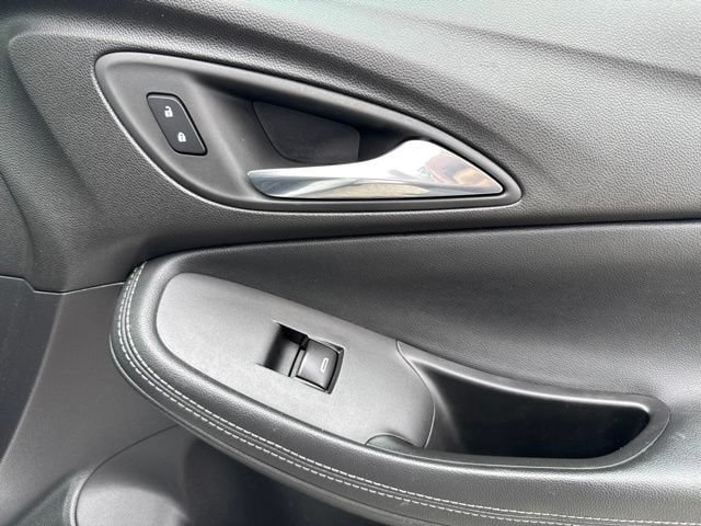 Used 2022 Buick Encore GX Select AWD/4WD image 37