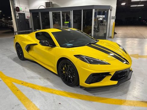 Used 2025 Chevrolet Corvette Stingray Preferred Cpe w/ Z51 Performance Package RWD image 4
