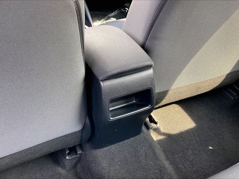 Used 2022 Toyota Corolla LE FWD image 39