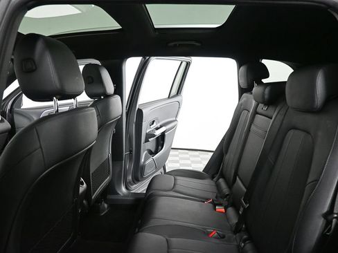 Used 2022 Mercedes-Benz GLB 250 4MATIC image 19