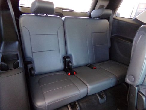 Used 2018 Chevrolet Traverse LT image 16