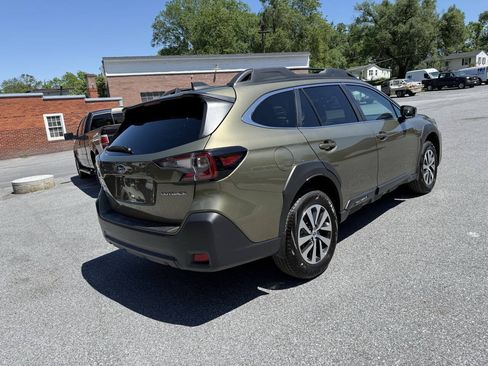 Used 2025 Subaru Outback Premium AWD/4WD image 4