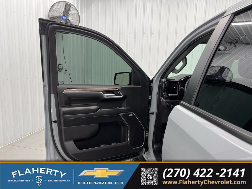 Used 2025 Chevrolet Silverado 1500 RST AWD/4WD image 8