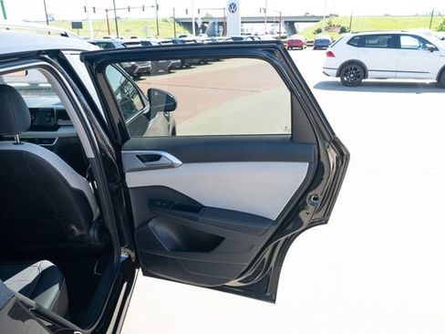New 2026 Volkswagen Taos SE FWD image 15