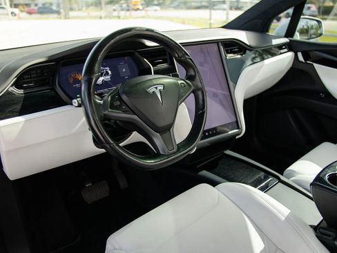 Used 2018 Tesla Model X 75D AWD/4WD image 21