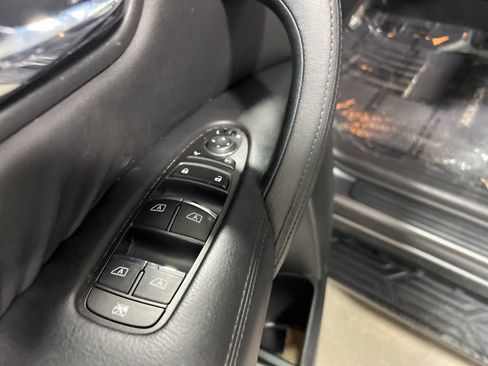 Used 2023 Nissan Armada SL w/ Captain's Chairs Package image 22