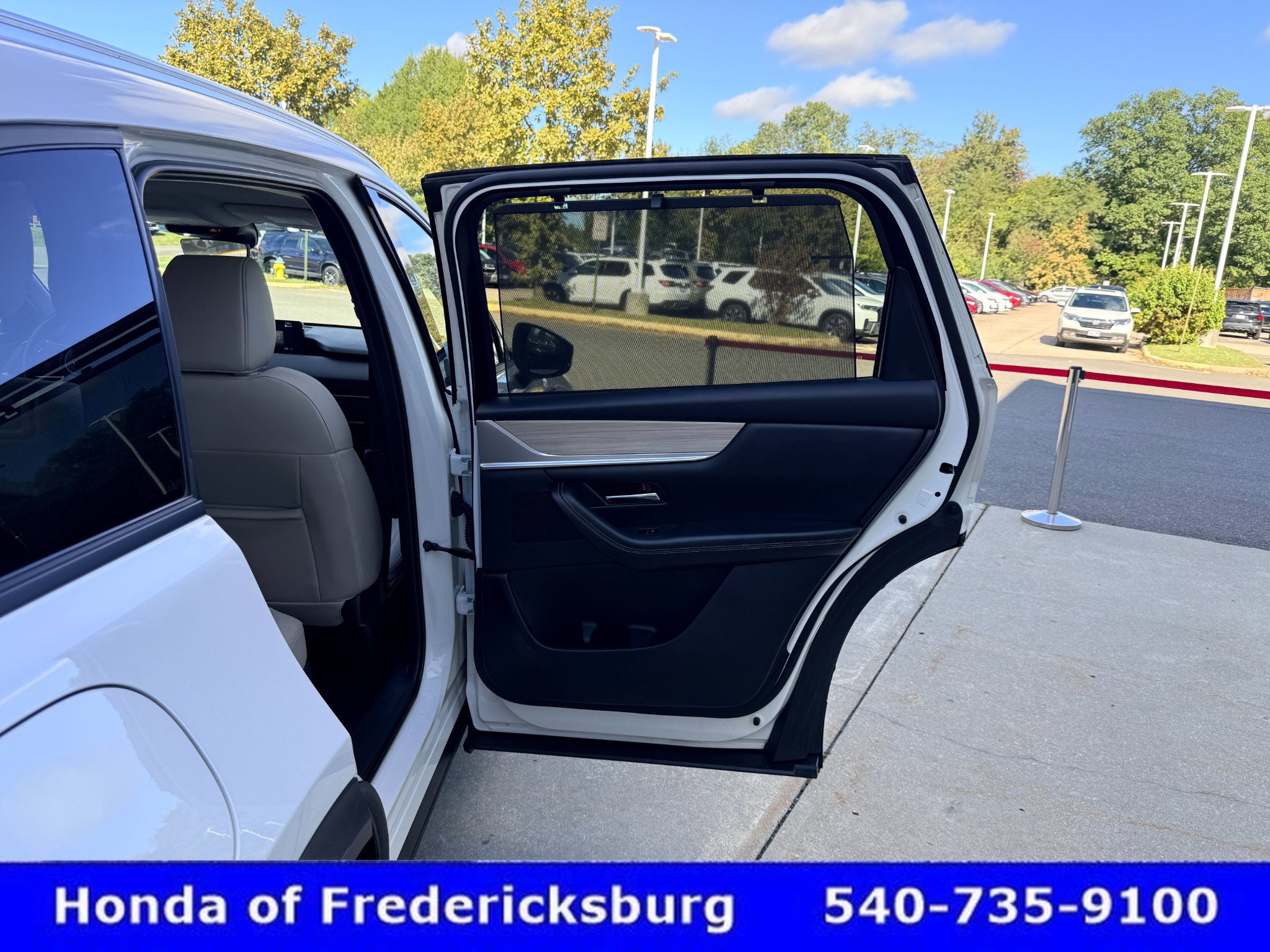 Used 2024 MAZDA CX-90 Plug-In Hybrid w/ Preferred AWD/4WD image 13