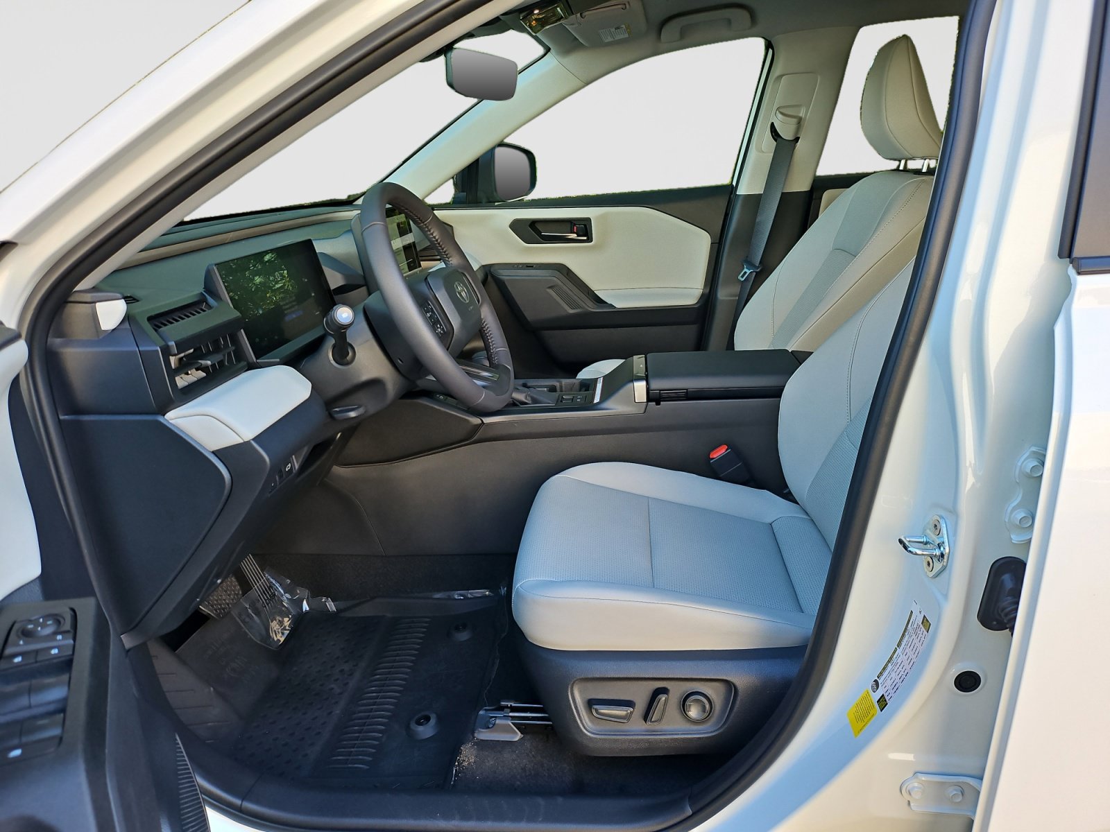 Used 2026 Toyota RAV4 XLE Premium w/ Weather Package FWD image 20