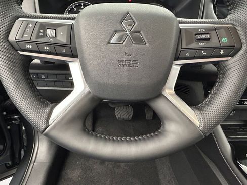 New 2026 Mitsubishi Outlander SE image 32