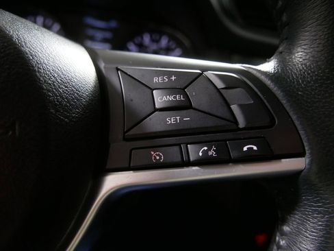 Used 2017 Nissan Rogue SV image 23