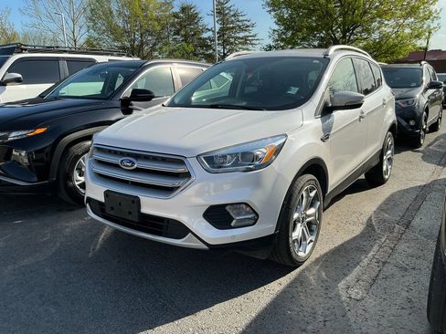 Used 2019 Ford Escape Titanium image 3