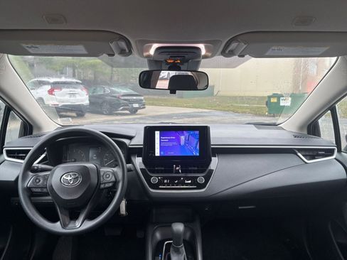Used 2025 Toyota Corolla LE image 31