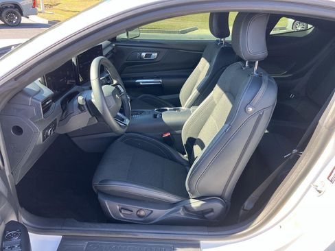 Used 2024 Ford Mustang Coupe image 12