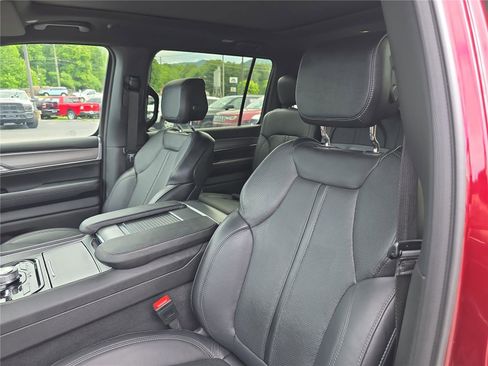 Used 2024 Jeep Wagoneer Series II AWD/4WD image 19