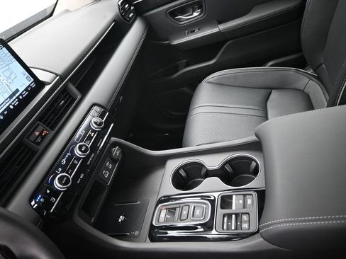 Used 2025 Honda Pilot Elite image 15